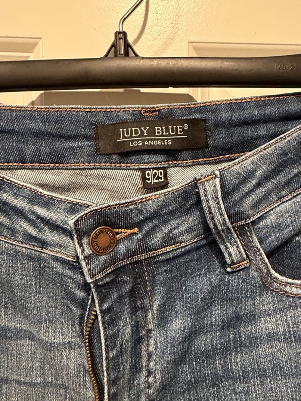 Judy Blue Cropped Wide-Leg Jeans in Medium Blue - Picture 2 of 4